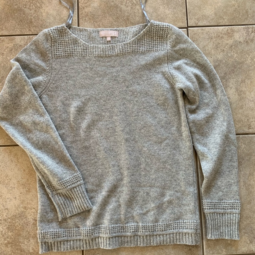 Merinowool/cashmere blend heather grey pulllover